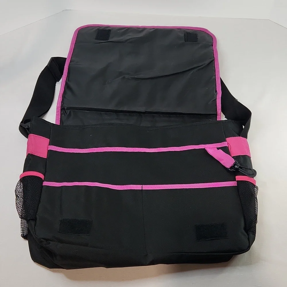 AdventuRidge Essentials messenger bag backpack. Size 16x15
